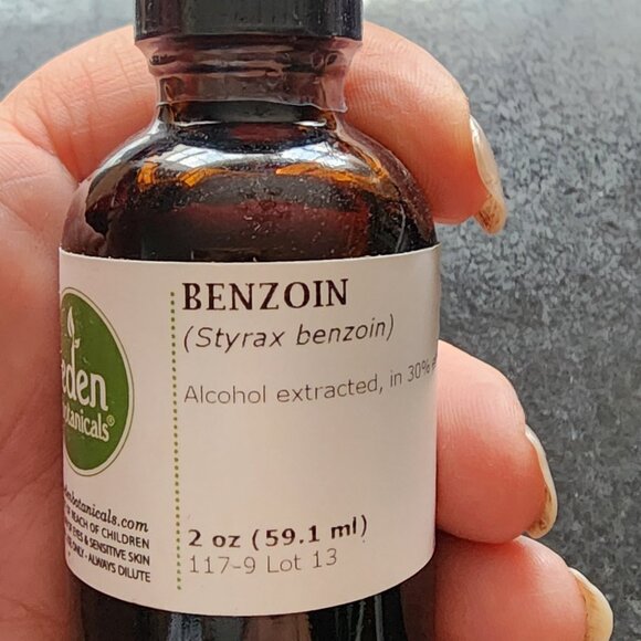 Essential Oils  -  Benzoin 2 oz. - Picture 4 of 5